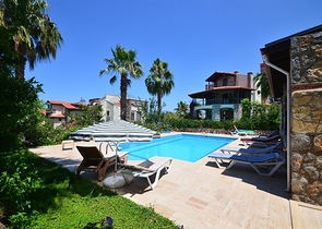 Трёхэтажная вилла с частным бассейном