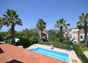 Трёхэтажная вилла с частным бассейном