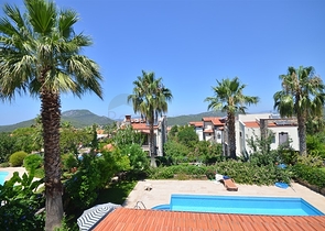 Трёхэтажная вилла с частным бассейном