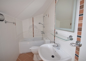 Трёхэтажная вилла с частным бассейном