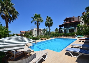 Трёхэтажная вилла с частным бассейном