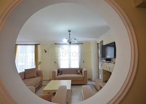 Трёхэтажная вилла с частным бассейном