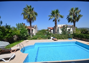 Трёхэтажная вилла с частным бассейном