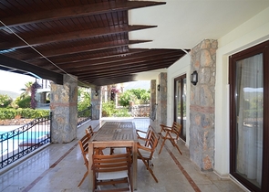 Трёхэтажная вилла с частным бассейном