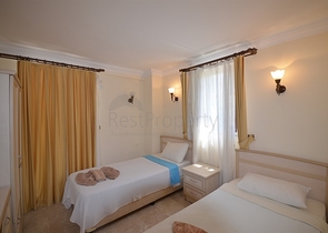 Трёхэтажная вилла с частным бассейном