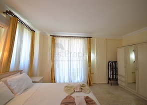 Трёхэтажная вилла с частным бассейном