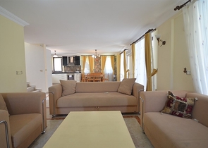 Трёхэтажная вилла с частным бассейном