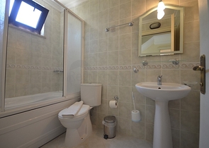 Трёхэтажная вилла с частным бассейном