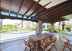 Трёхэтажная вилла с частным бассейном