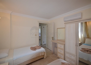 Трёхэтажная вилла с частным бассейном