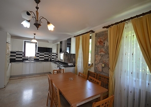 Трёхэтажная вилла с частным бассейном