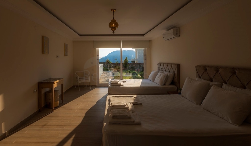 Вилла с частным бассейном и садом в Оваджик