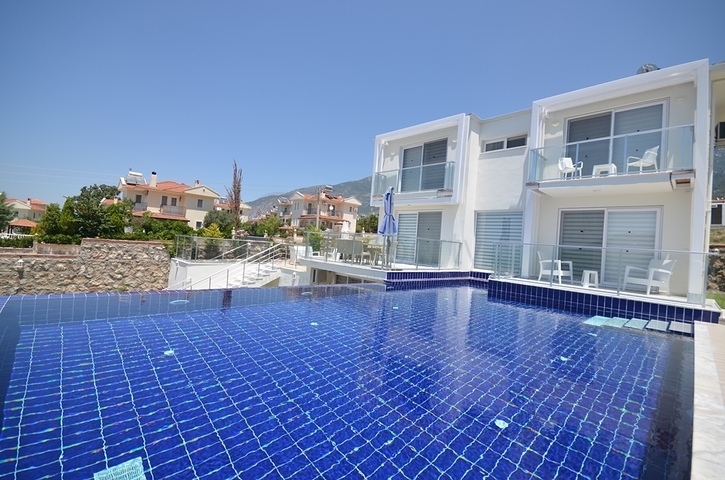 Вилла с частным бассейном и садом в Оваджик