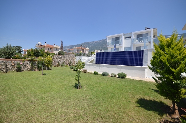 Вилла с частным бассейном и садом в Оваджик