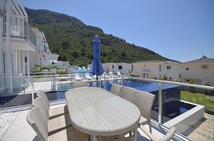 Вилла с частным бассейном и садом в Оваджик