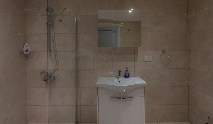 Вилла с частным бассейном и садом в Оваджик