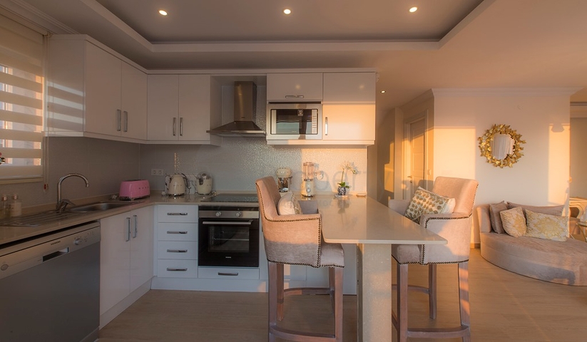 Вилла с частным бассейном и садом в Оваджик