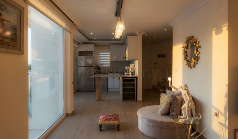 Вилла с частным бассейном и садом в Оваджик