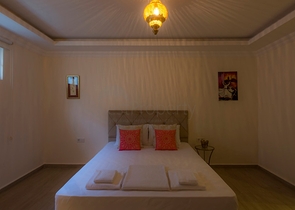 Вилла с частным бассейном и садом в Оваджик