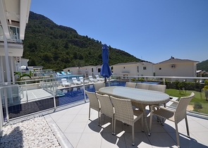 Вилла с частным бассейном и садом в Оваджик