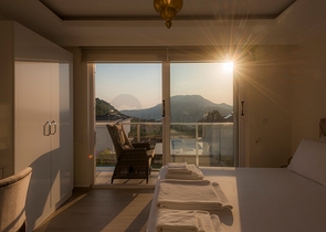 Вилла с частным бассейном и садом в Оваджик