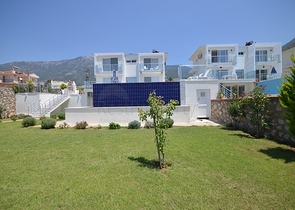 Вилла с частным бассейном и садом в Оваджик