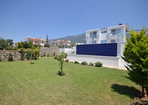 Вилла с частным бассейном и садом в Оваджик