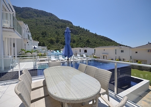 Вилла с частным бассейном и садом в Оваджик