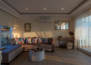 Вилла с частным бассейном и садом в Оваджик