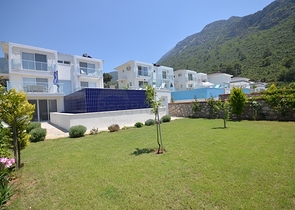 Вилла с частным бассейном и садом в Оваджик