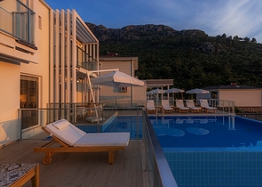 Вилла с частным бассейном и садом в Оваджик