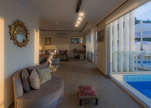 Вилла с частным бассейном и садом в Оваджик