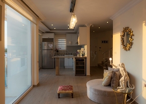 Вилла с частным бассейном и садом в Оваджик