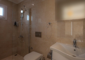 Вилла с частным бассейном и садом в Оваджик