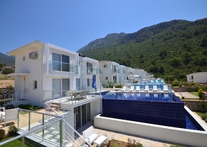 Вилла с частным бассейном и садом в Оваджик