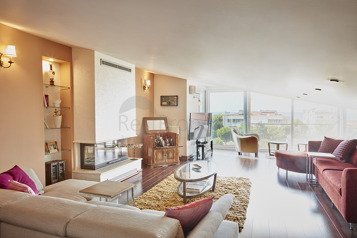 Элитный трехэтажный особняк в Измире