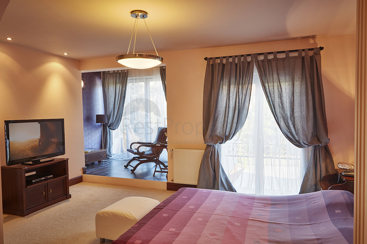 Элитный трехэтажный особняк в Измире