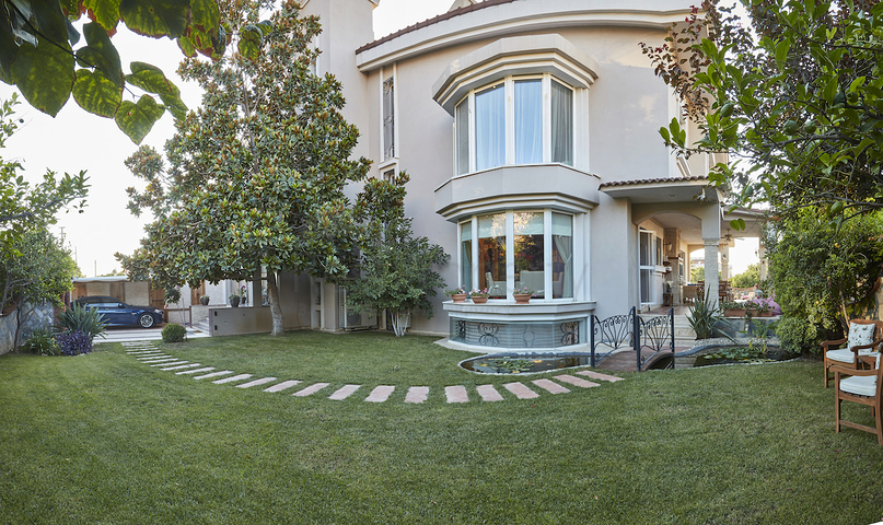 Элитный трехэтажный особняк в Измире