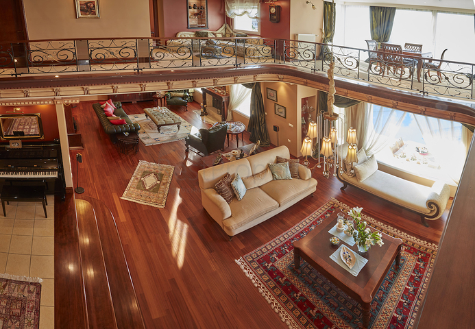 Элитный трехэтажный особняк в Измире