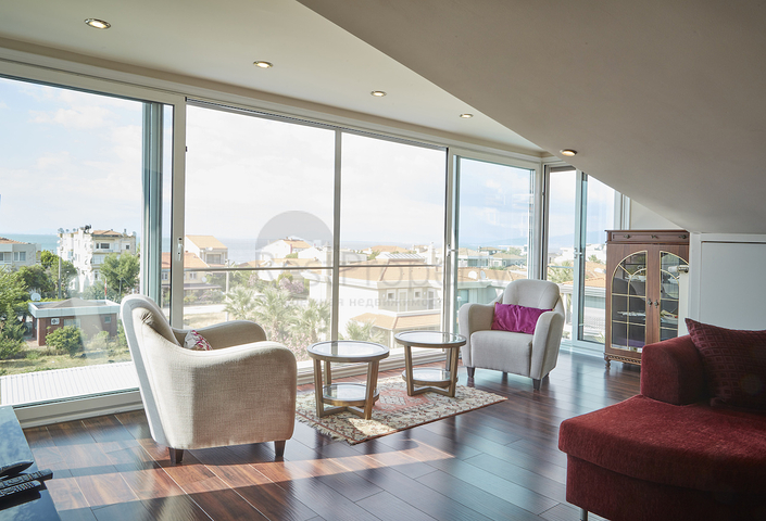 Элитный трехэтажный особняк в Измире