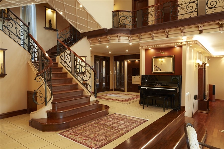 Элитный трехэтажный особняк в Измире