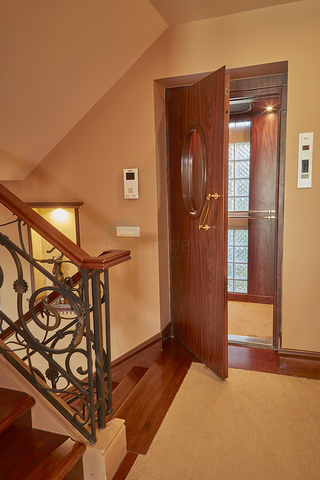 Элитный трехэтажный особняк в Измире