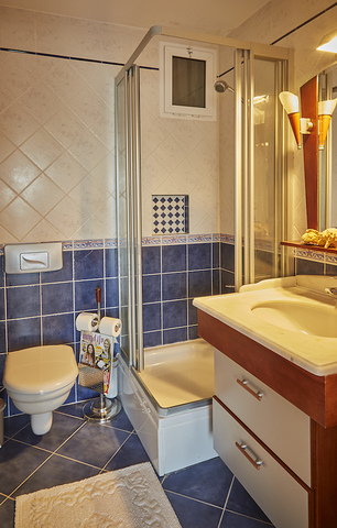 Элитный трехэтажный особняк в Измире