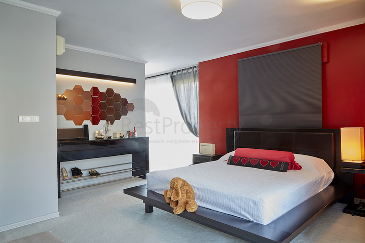 Элитный трехэтажный особняк в Измире