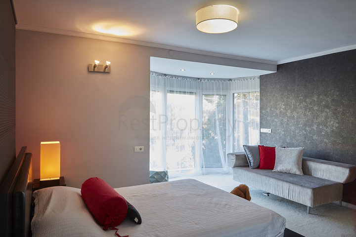 Элитный трехэтажный особняк в Измире