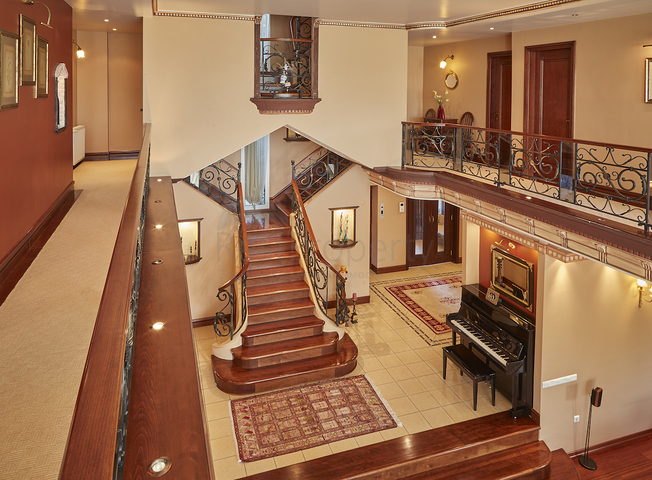 Элитный трехэтажный особняк в Измире