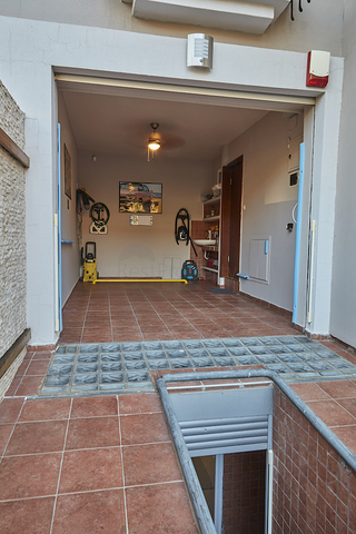 Элитный трехэтажный особняк в Измире