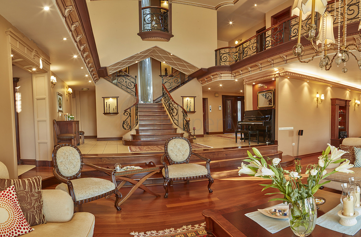 Элитный трехэтажный особняк в Измире