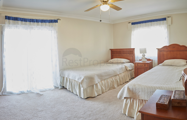 Элитный трехэтажный особняк в Измире