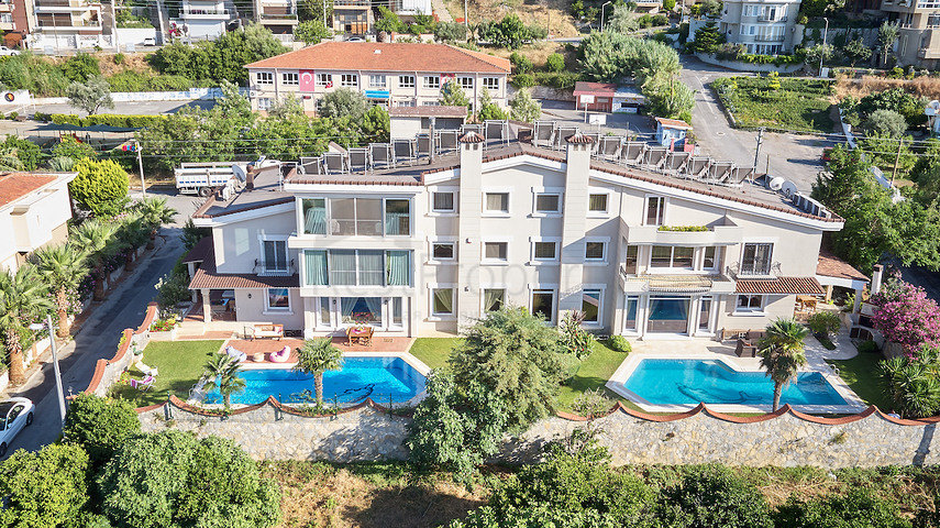 Элитный трехэтажный особняк в Измире